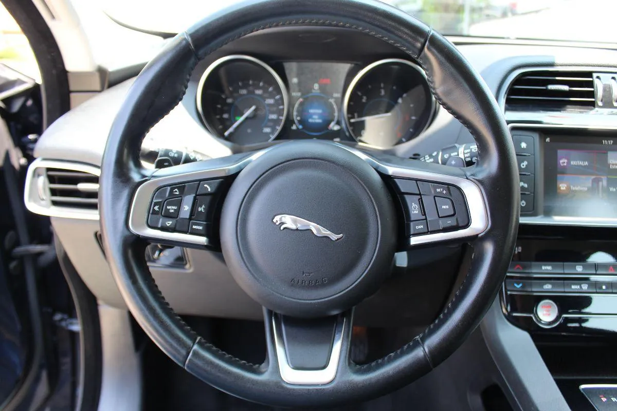 JAGUAR - F-Pace - 2.0 D 180 CV AWD aut. Portfolio