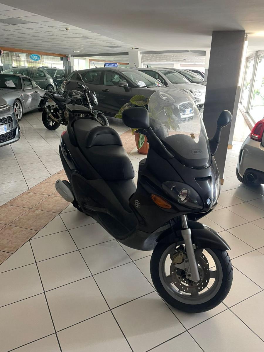 Piaggio X9 250 2001 usata in vendita presso Auto Yachting Mango