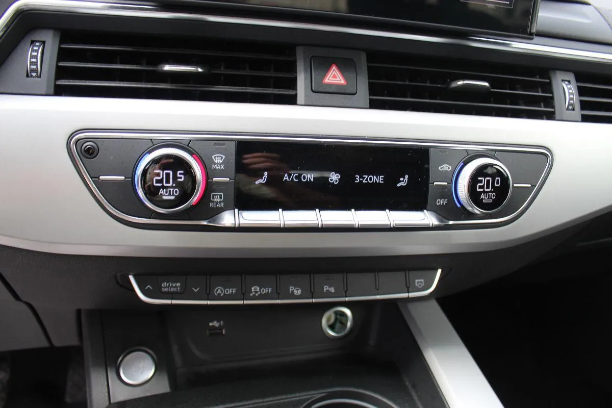 AUDI - A4 Avant - 35 TDI S tronic Business Sport