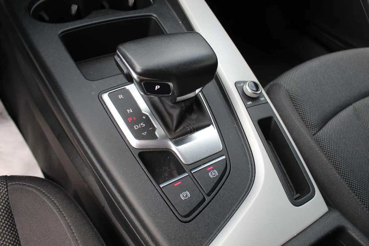 AUDI - A4 Avant - 35 TDI S tronic Business Sport