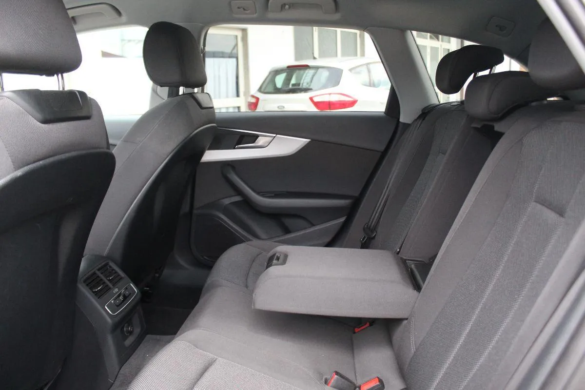 AUDI - A4 Avant - 35 TDI S tronic Business Sport
