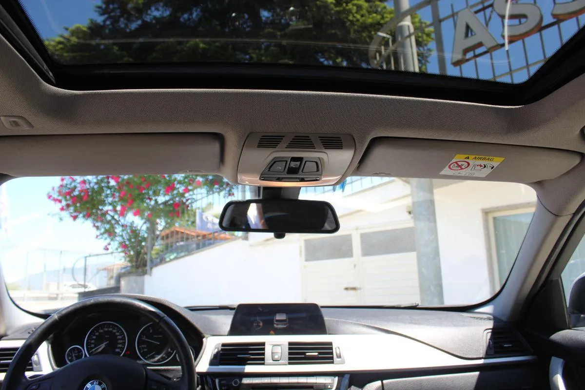 BMW - Serie 3 Touring - 320d xDrive Touring Business Advantage