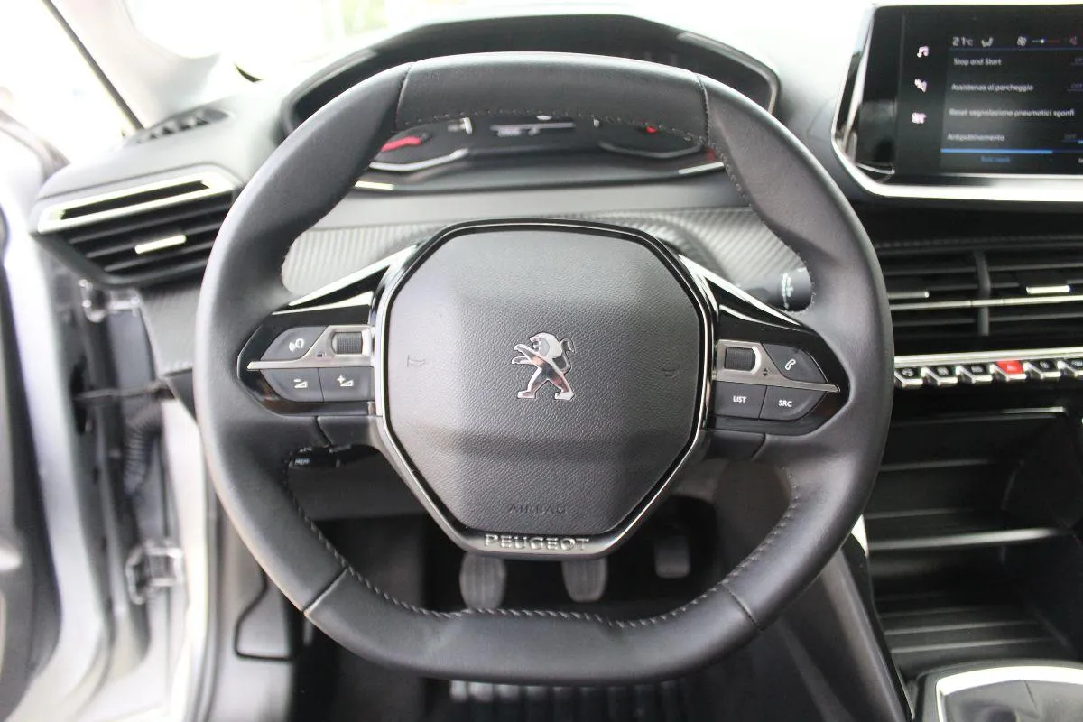 PEUGEOT - 208 1.2 puretech Style