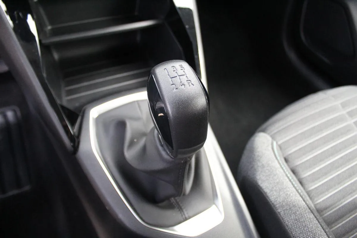PEUGEOT - 208 1.2 puretech Style