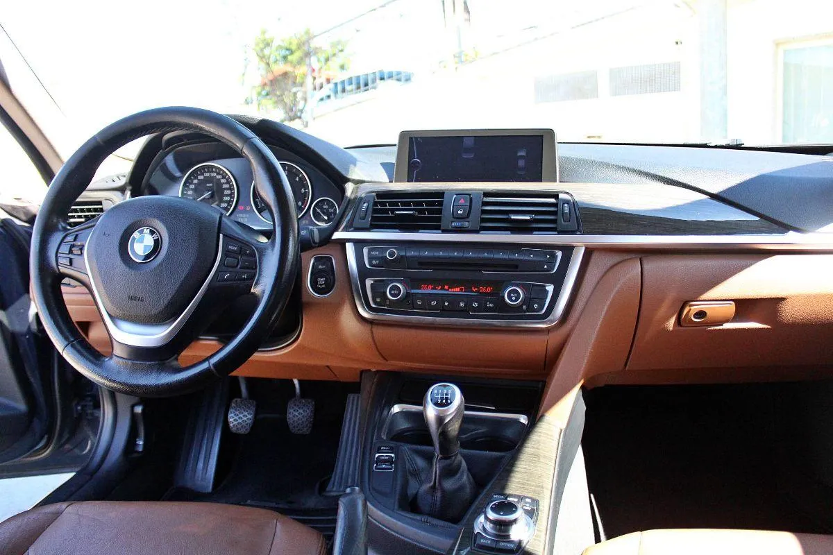 BMW - Serie 3 - 320d Futura