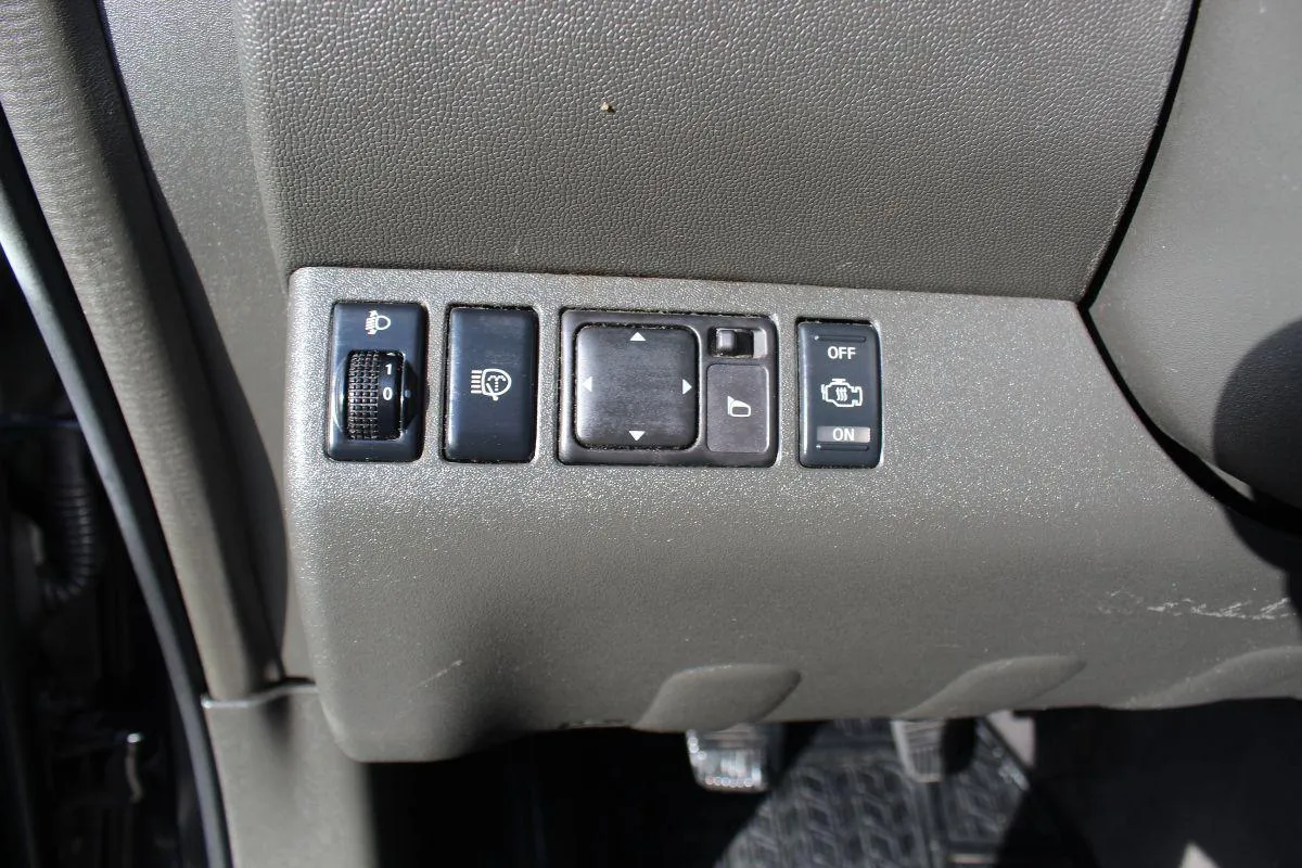 NISSAN - Navara