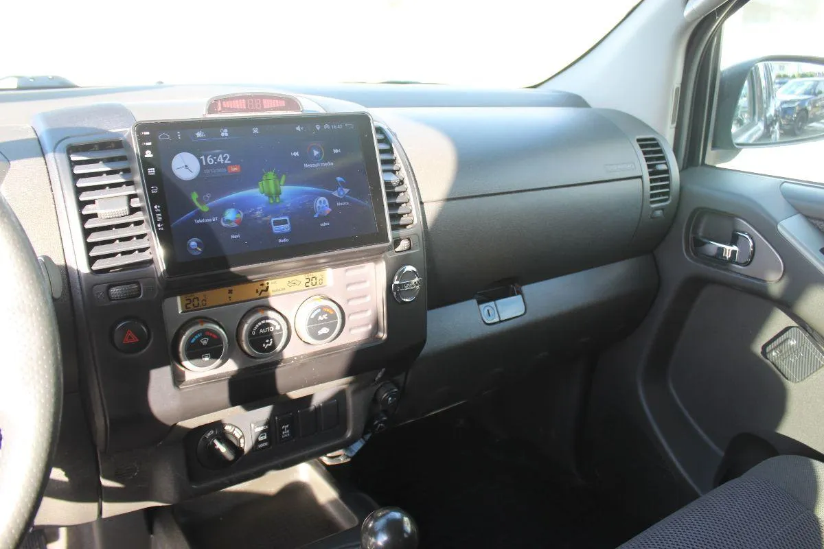 NISSAN - Navara