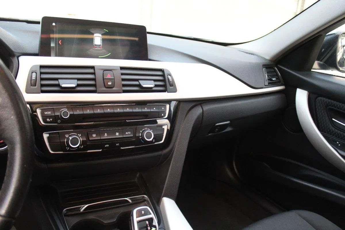 BMW - Serie 3 Touring - 320d Touring Business Advantage aut.