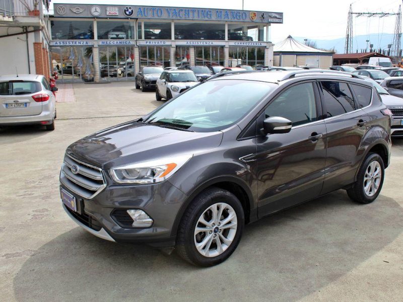 FORD Kuga — Photo 1 of 24