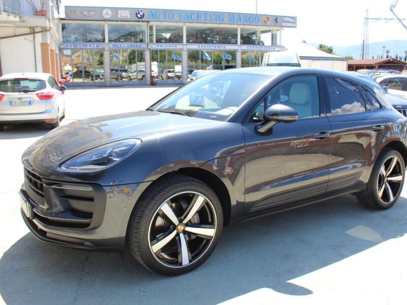 PORSCHE Macan — Foto 1 di 27